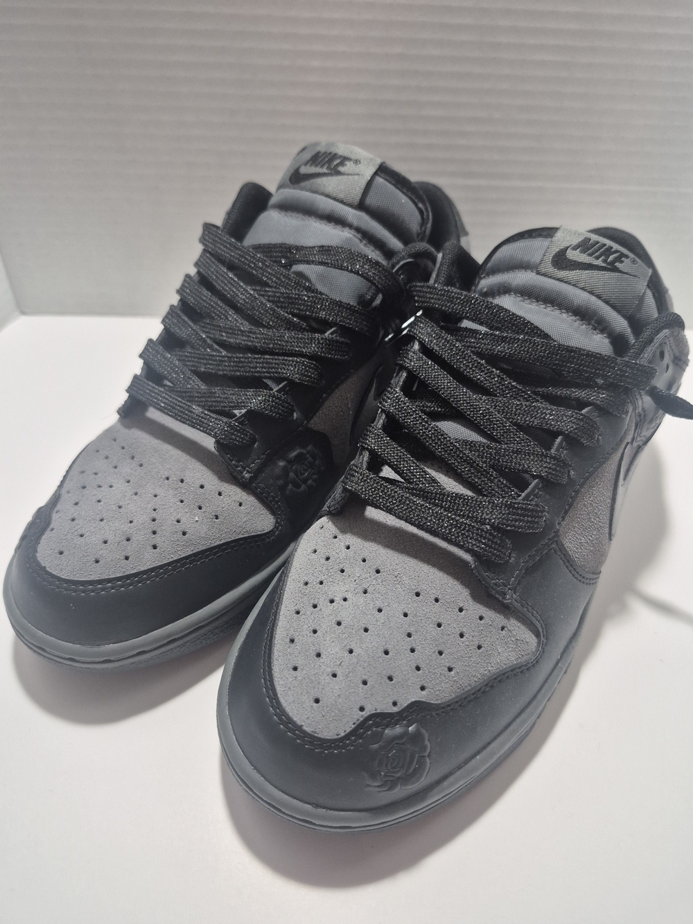 Nike Men’s Black and Gray Low-Top Sneakers
